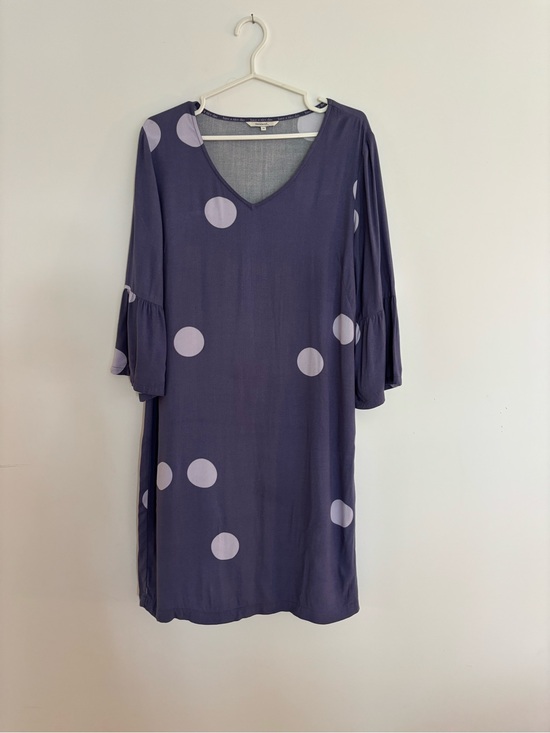 Sandwich Dresses & Skirts - Sandwich Relaxed V-Neck Polka Dot Midi Dress in Purple Size 6